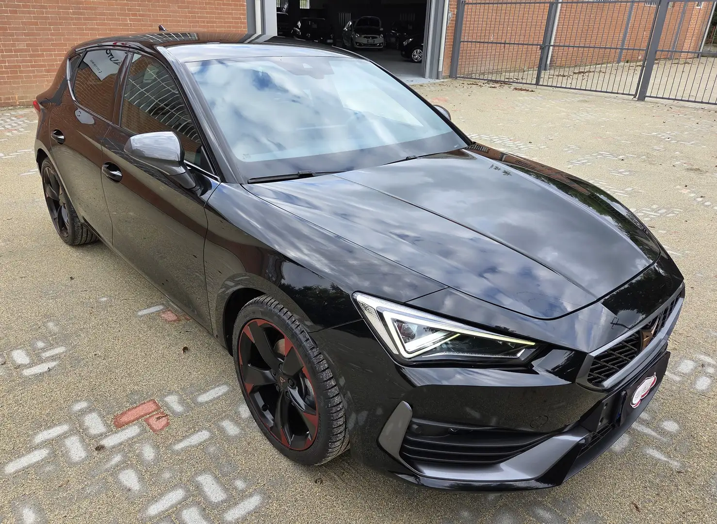 CUPRA Leon 1.5 hybrid eTSI 150cv dsg Schwarz - 2
