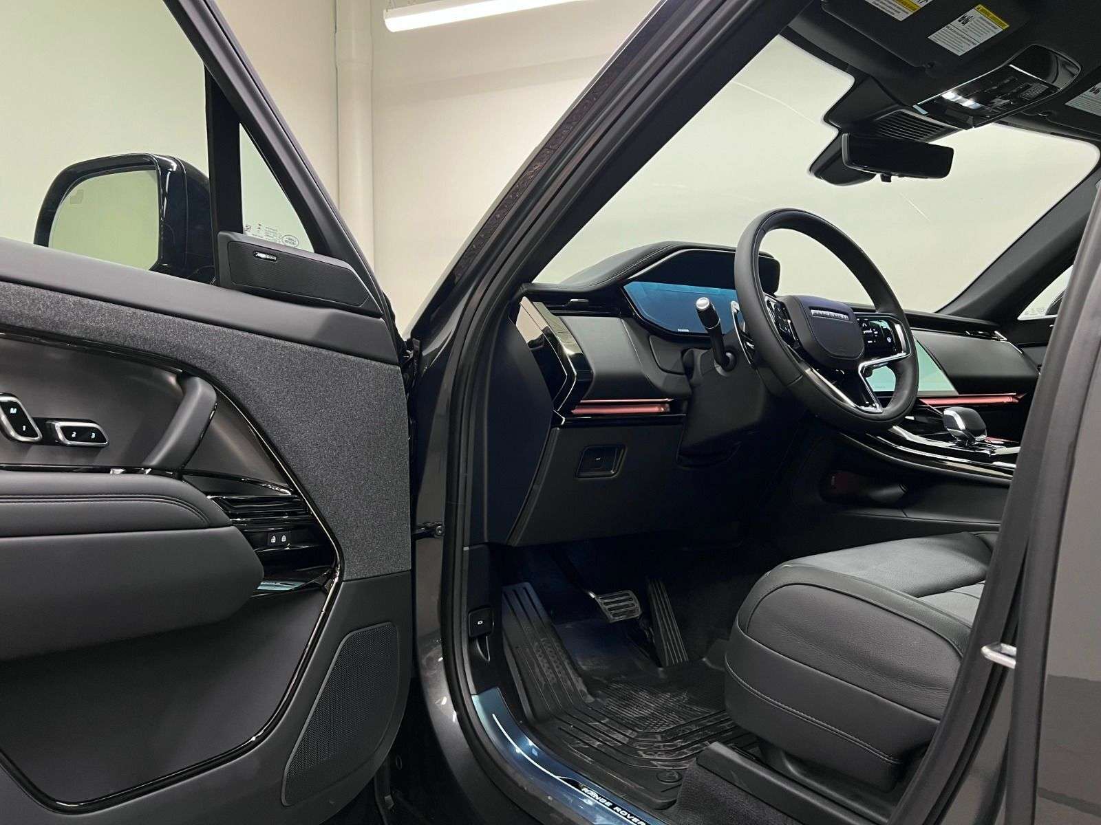 2026 Land Rover Range Rover Sport P360 S | LEASE FROM $999 PER MONTH alt 4