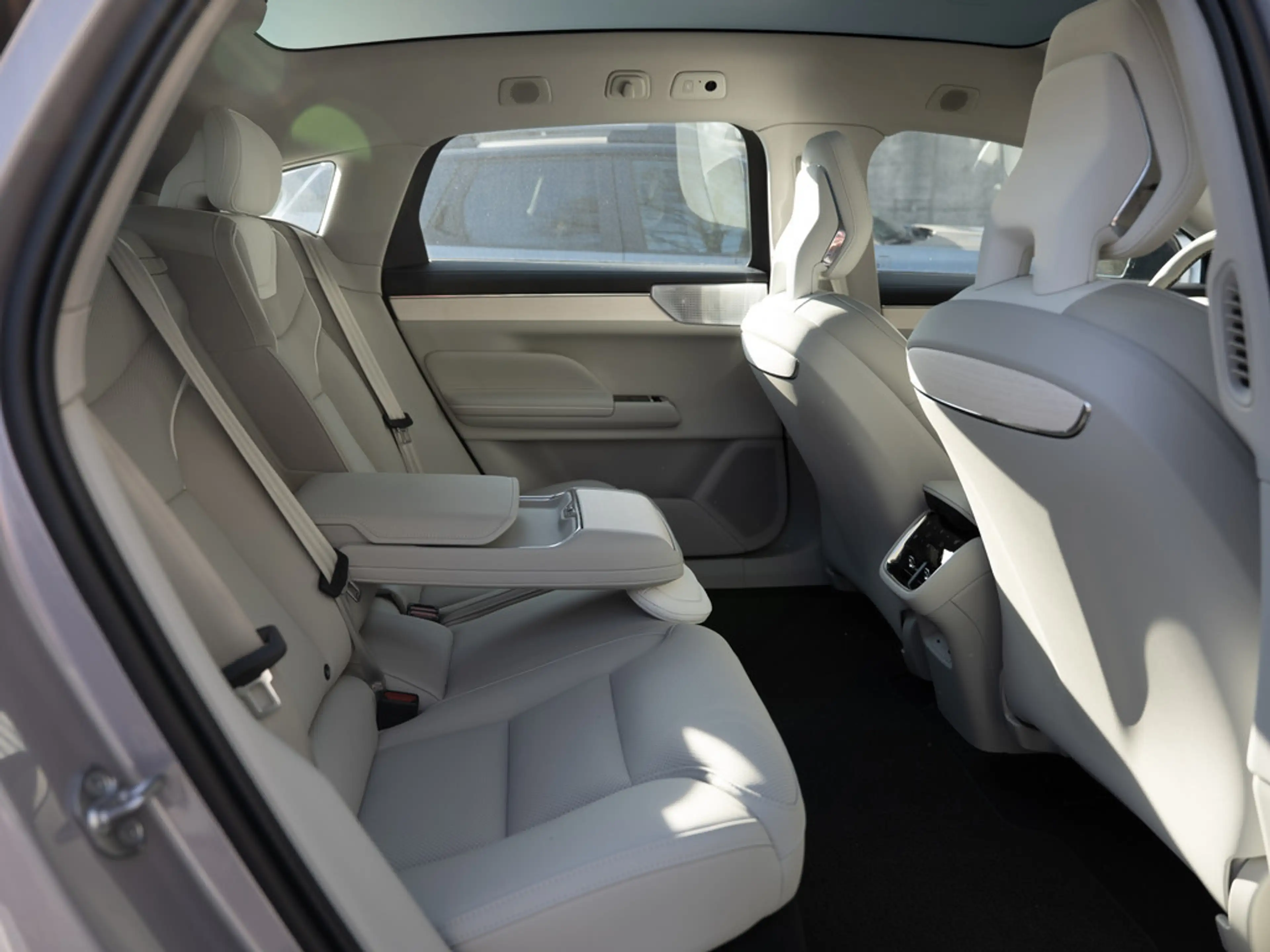 Volvo ES90 Single Motor Extended Range Ultra 360° — photo 6