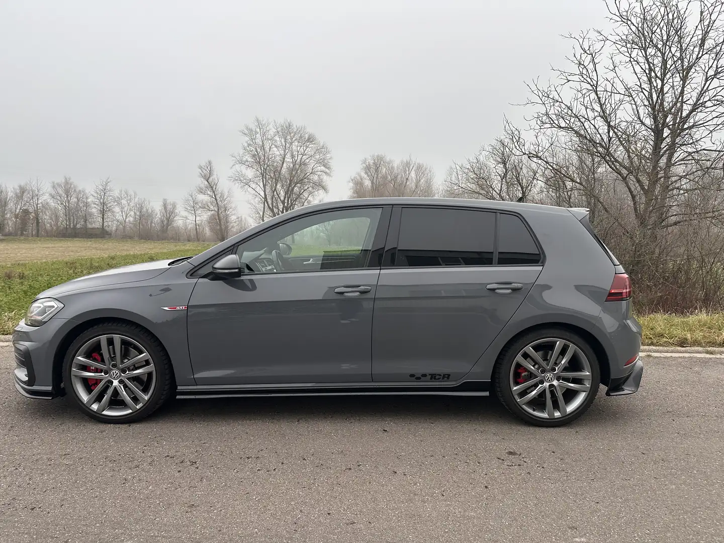 Volkswagen Golf GTI TCR 2.0 TSI OPF DSG scheckheftgepflegt Grau - 2
