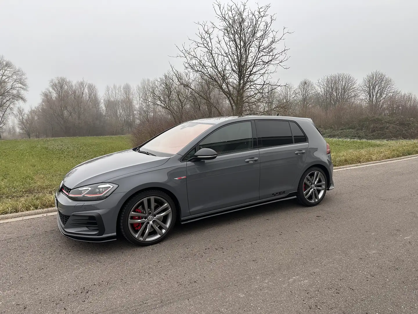 Volkswagen Golf GTI TCR 2.0 TSI OPF DSG scheckheftgepflegt Grau - 1