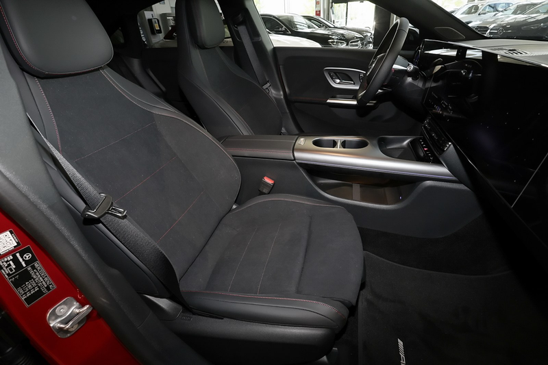 Mercedes-Benz CLA 200 4M AMG MBUX+RüKam+M-LED+Pano+Night+19 — photo 4