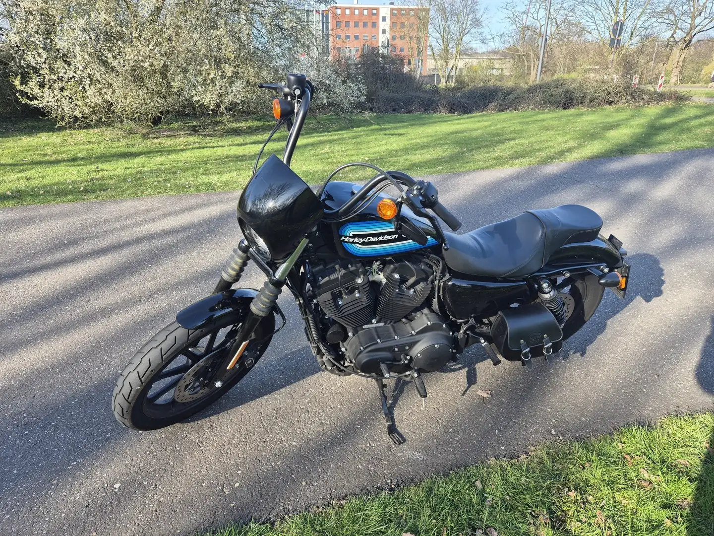Harley-Davidson Iron 1200 Blau - 2