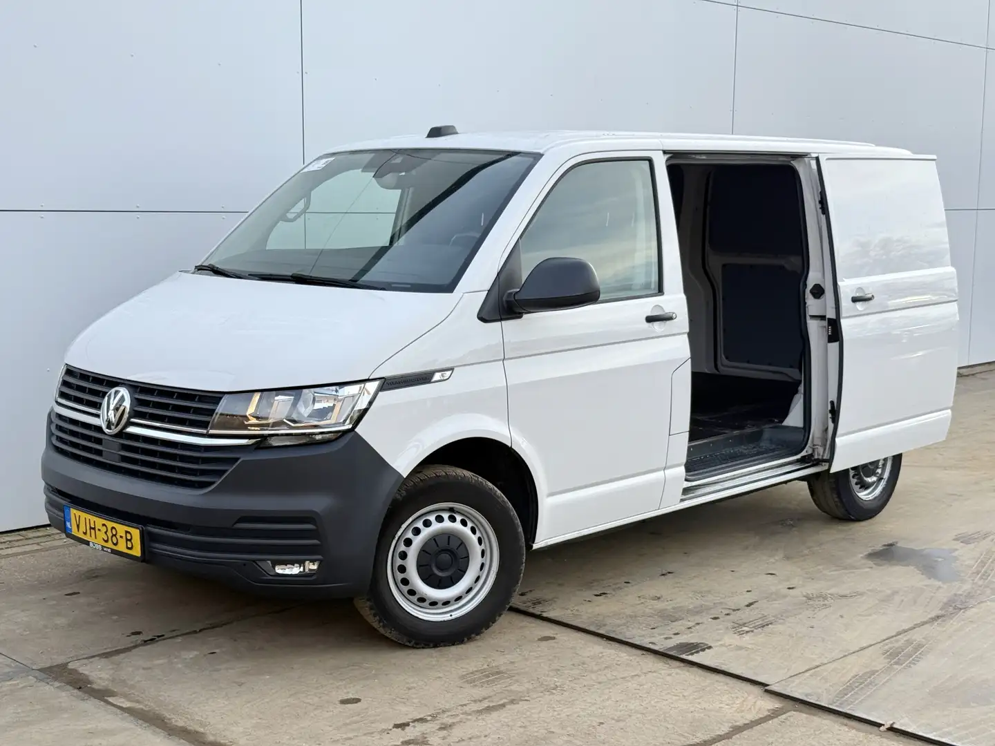 Volkswagen Transporter 2.0 TDI 150PK Automaat L1H1 Dubbele Schuifdeur Air Wit - 2