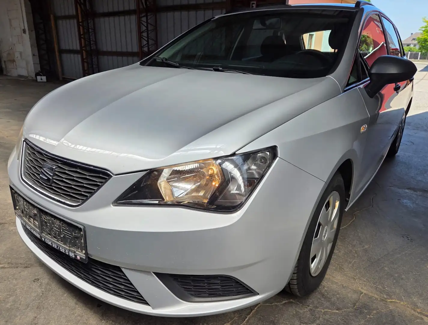 SEAT Ibiza Reference Silber - 1