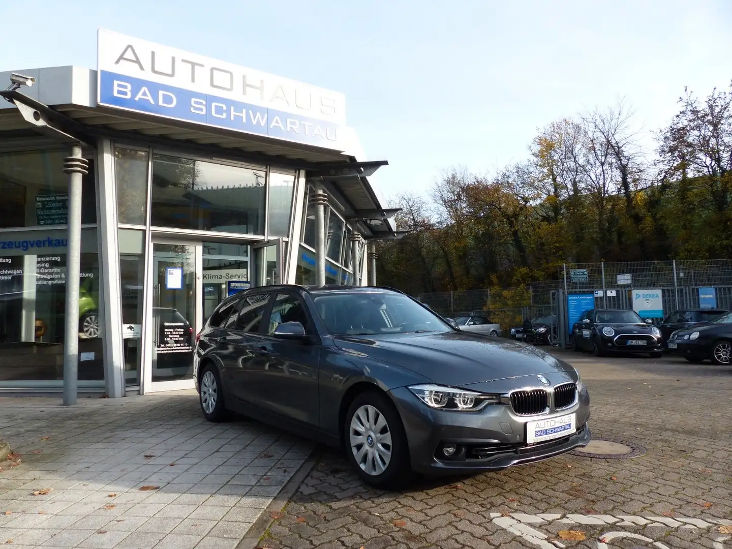 BMW 318 i Touring Aut., Navigation, LED, Klimaaut. Grijs - 1