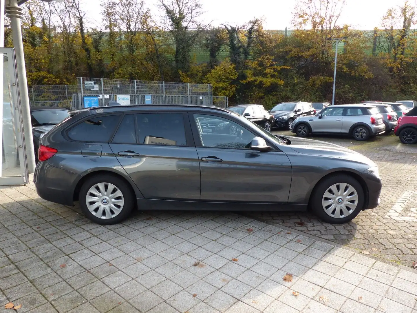 BMW 318 i Touring Aut., Navigation, LED, Klimaaut. Grijs - 2
