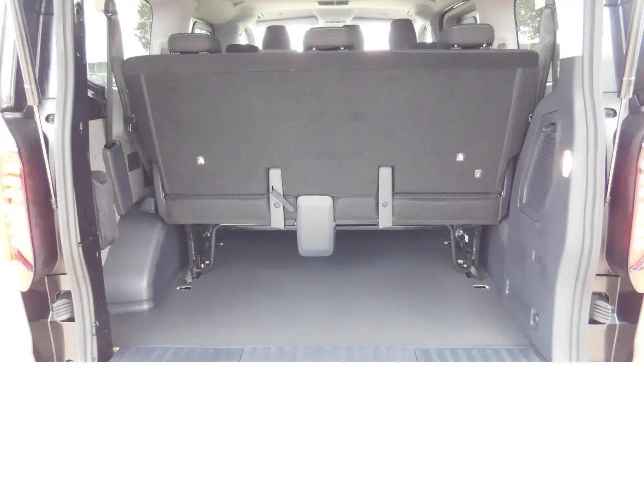 Volkswagen T7 Transporter Elektro 9 Sitze Navi Klima, миниатюра 8