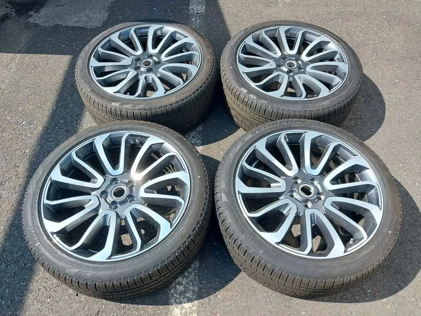Land Rover Range Rover Vogue 4,4 SDV8 Drive Select/PANO/AHK Silber - 2