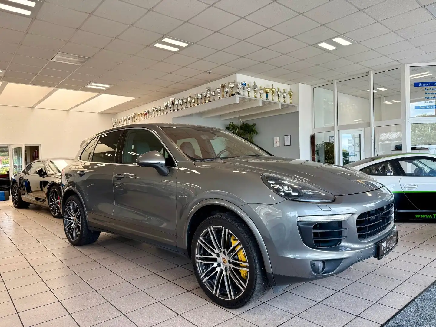 Porsche Cayenne S Diesel Luftfederung/ACC/PCCB/Entertain Grau - 1