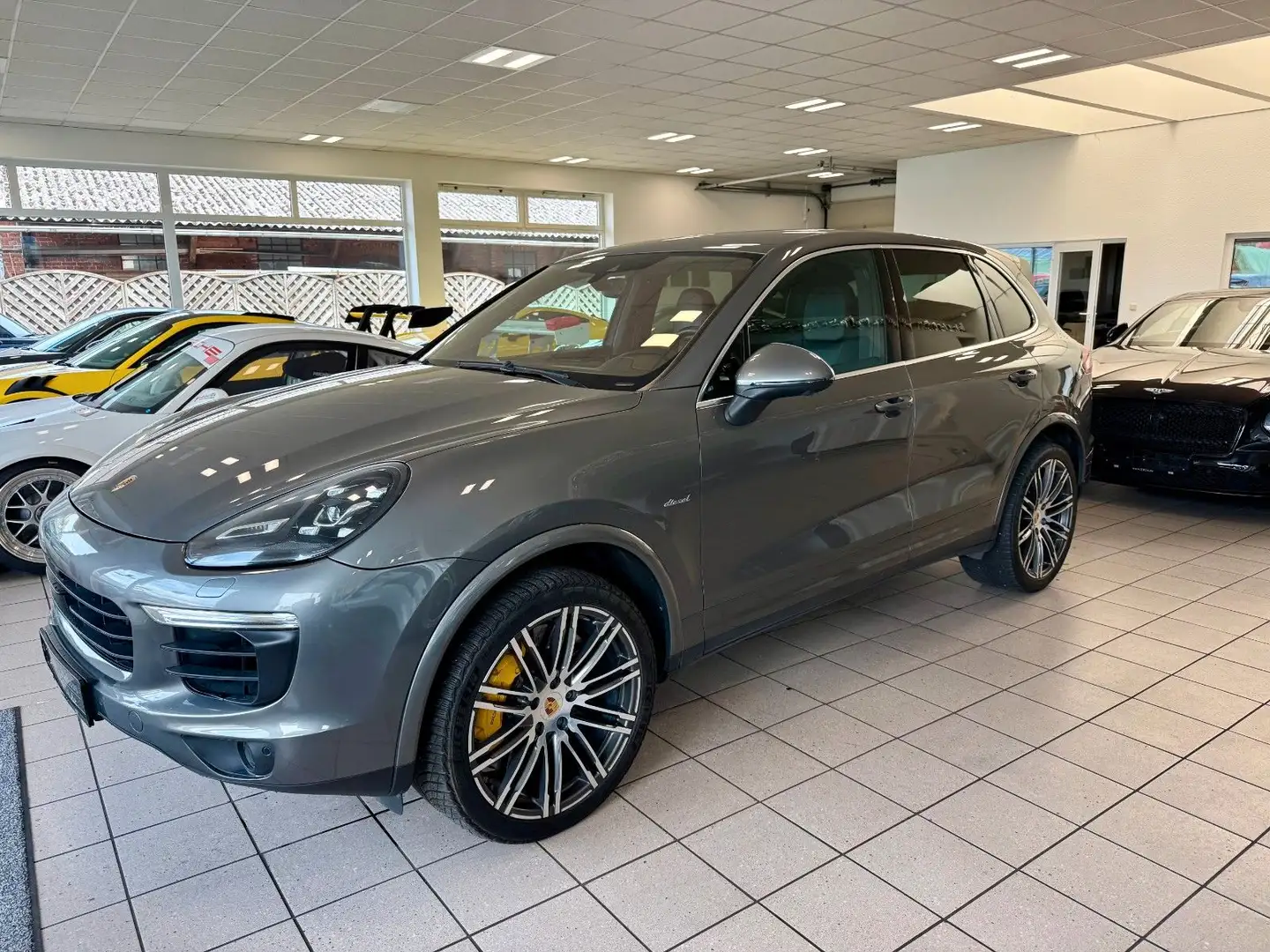 Porsche Cayenne S Diesel Luftfederung/ACC/PCCB/Entertain Grau - 2