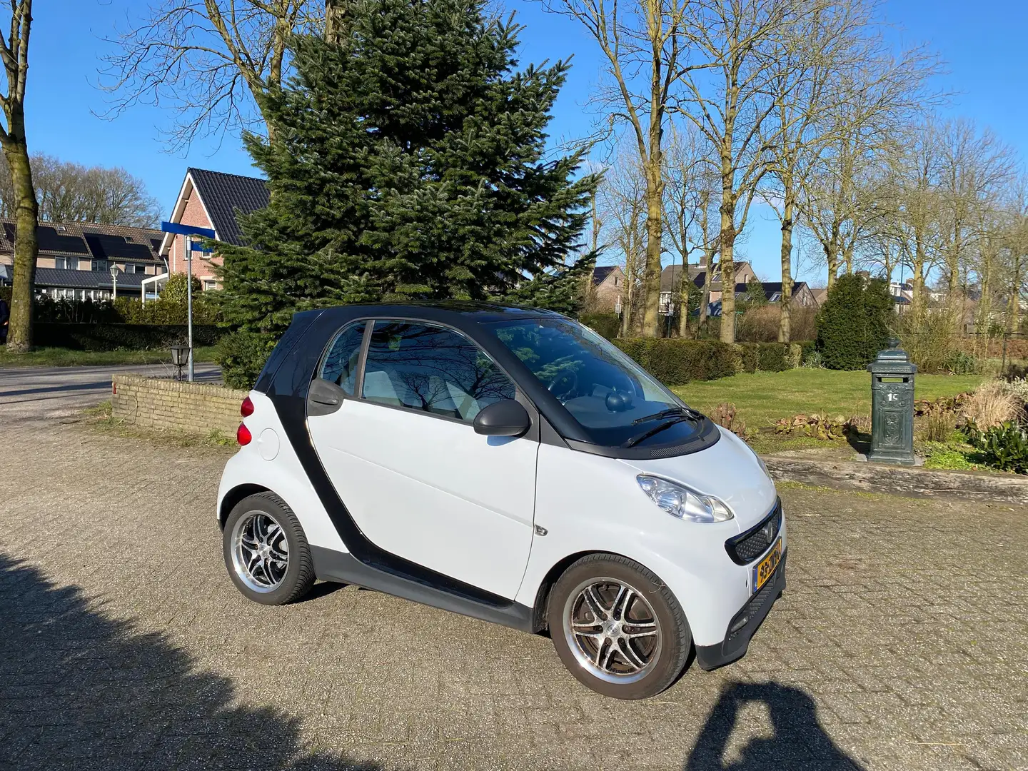 smart forTwo Smart FORTWO 1.0 45KW COUPE MHD AUT Wit - 2