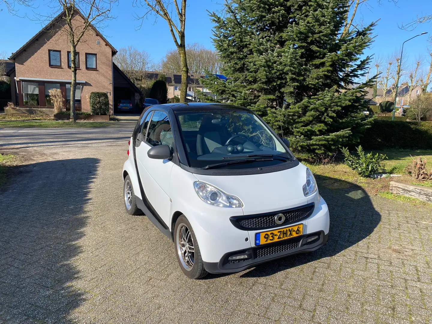 smart forTwo Smart FORTWO 1.0 45KW COUPE MHD AUT Wit - 1