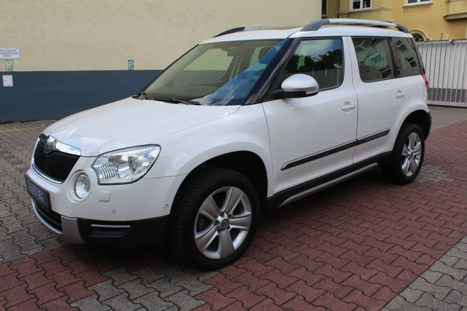 Skoda Yeti Elegance Plus Edition 4x4 (NAVI/PANO/LEDER) Weiß - 1