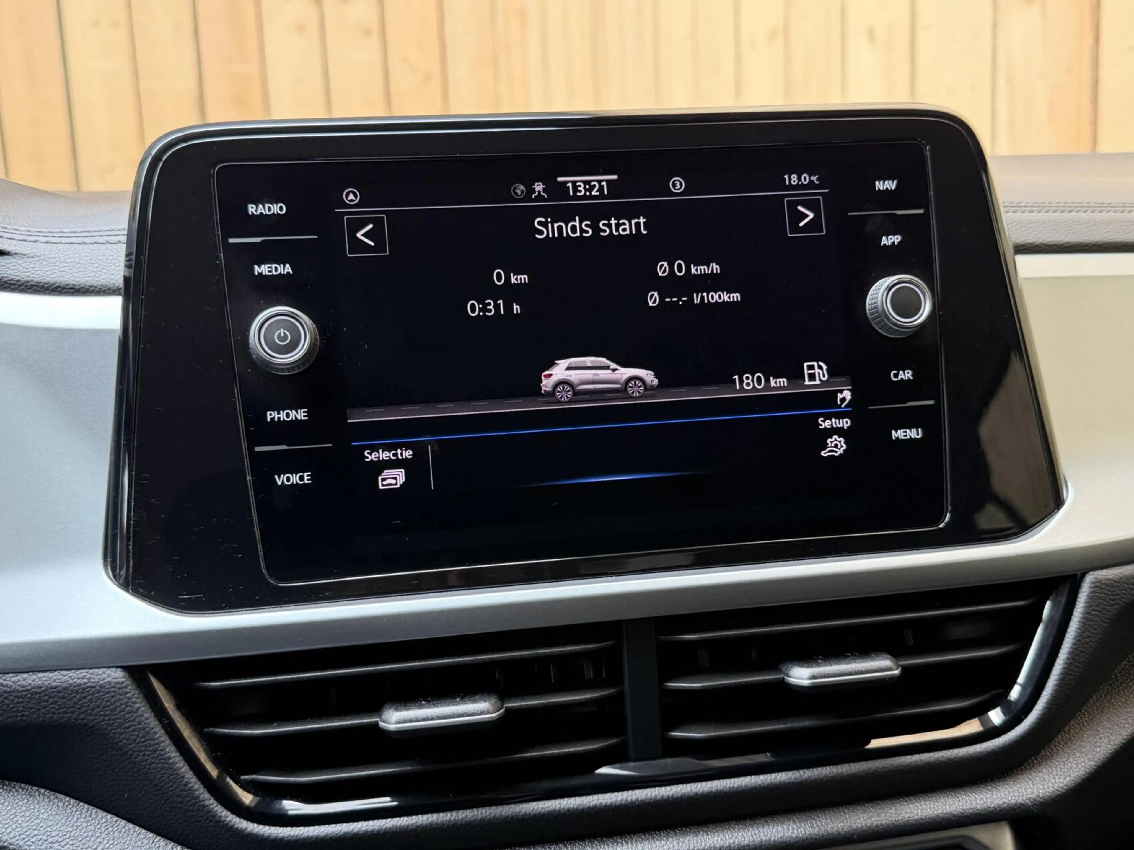 Volkswagen T-Roc 1.0 TSI Life 75 Edition Apple CarPlay/Android Auto — photo 18