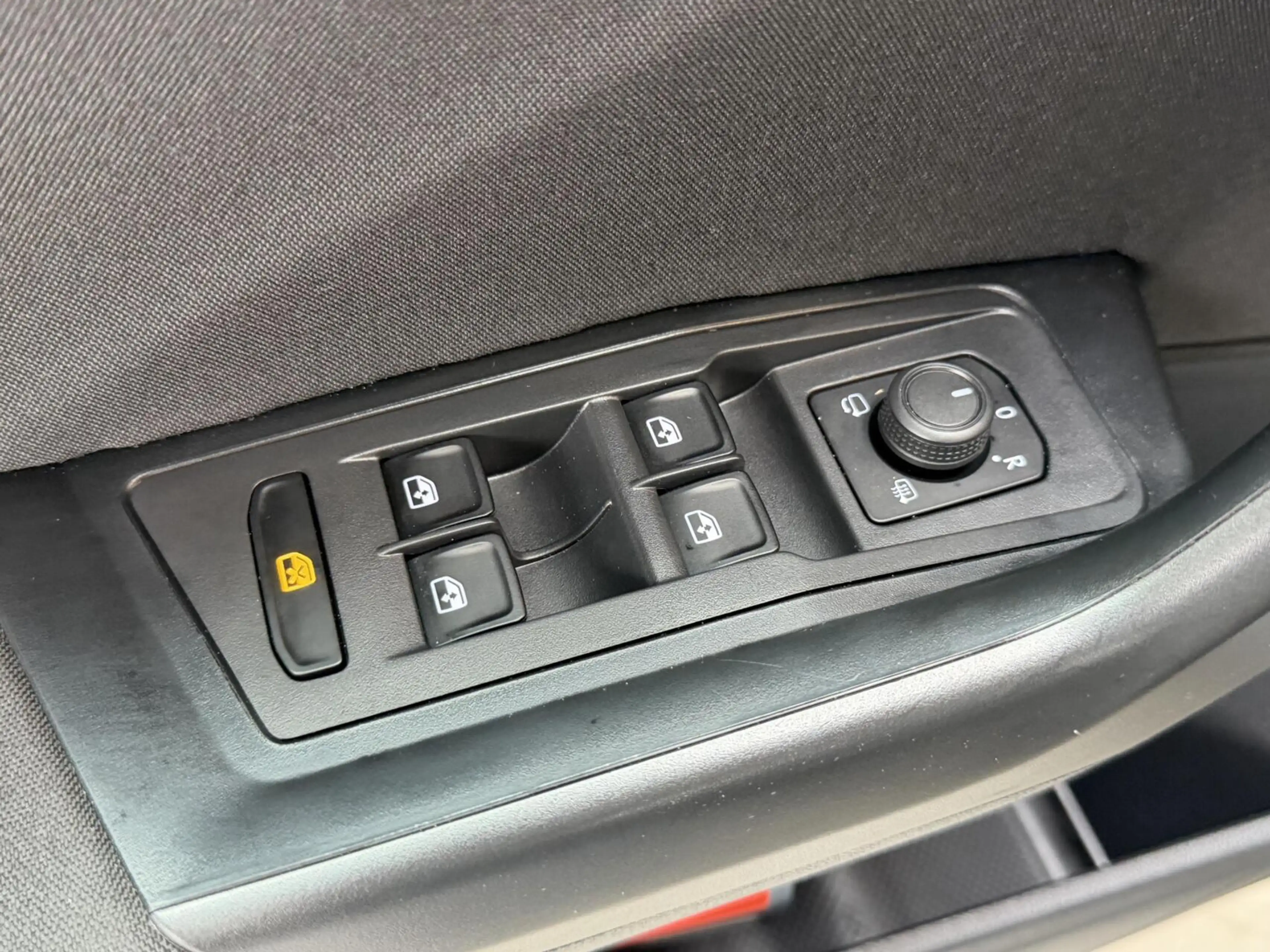 Volkswagen T-Roc 1.0 TSI Life 75 Edition Apple CarPlay/Android Auto — photo 4