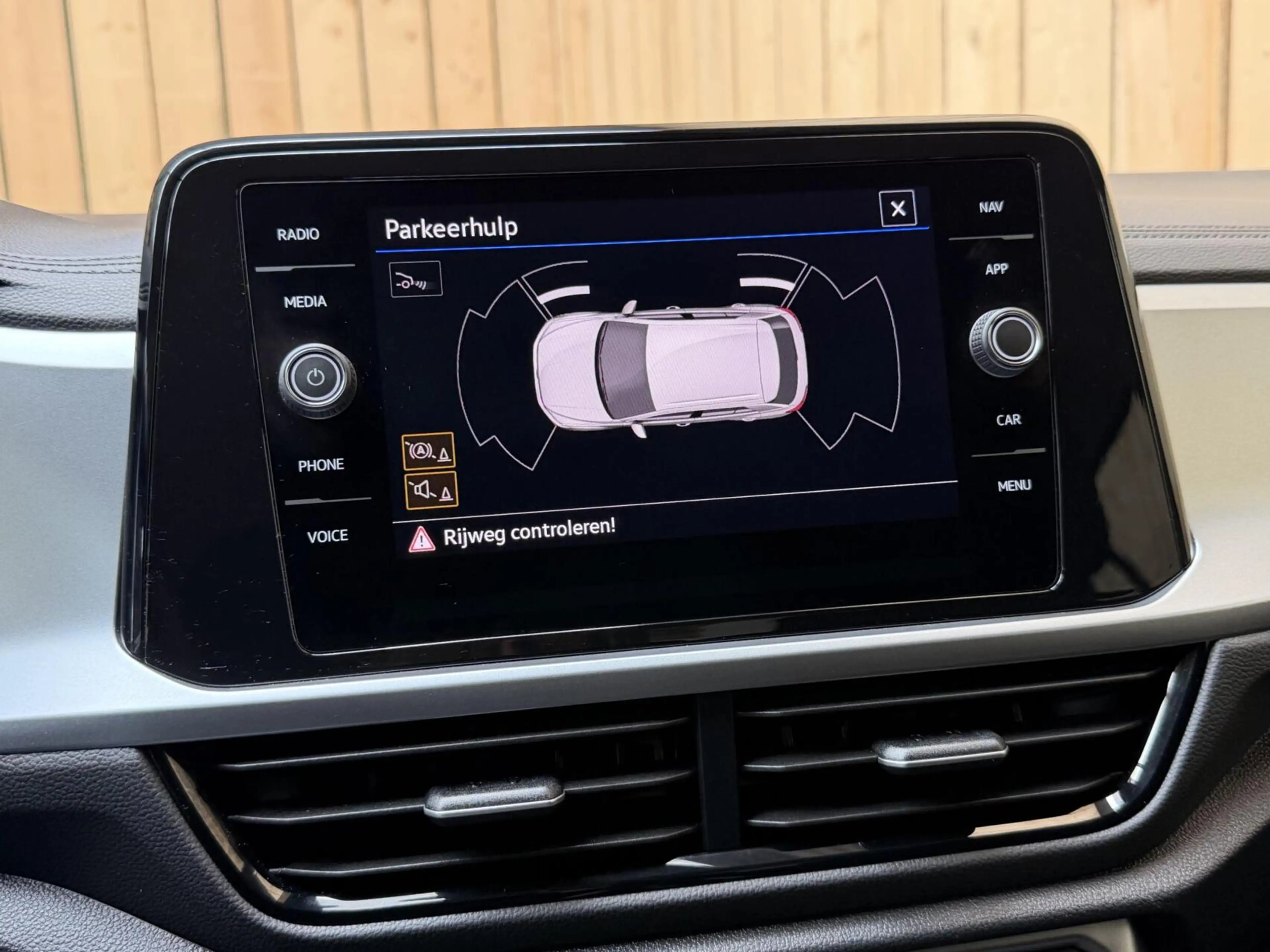 Volkswagen T-Roc 1.0 TSI Life 75 Edition Apple CarPlay/Android Auto — photo 17