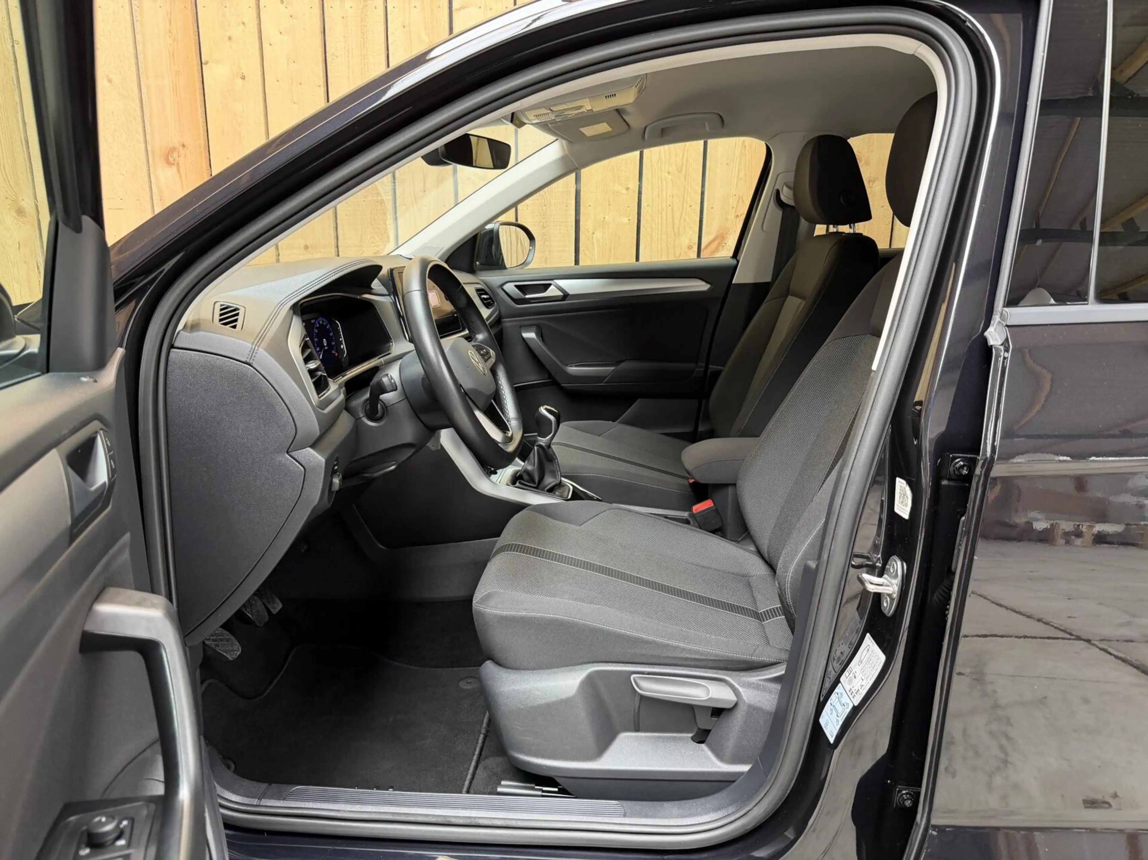Volkswagen T-Roc 1.0 TSI Life 75 Edition Apple CarPlay/Android Auto — photo 6