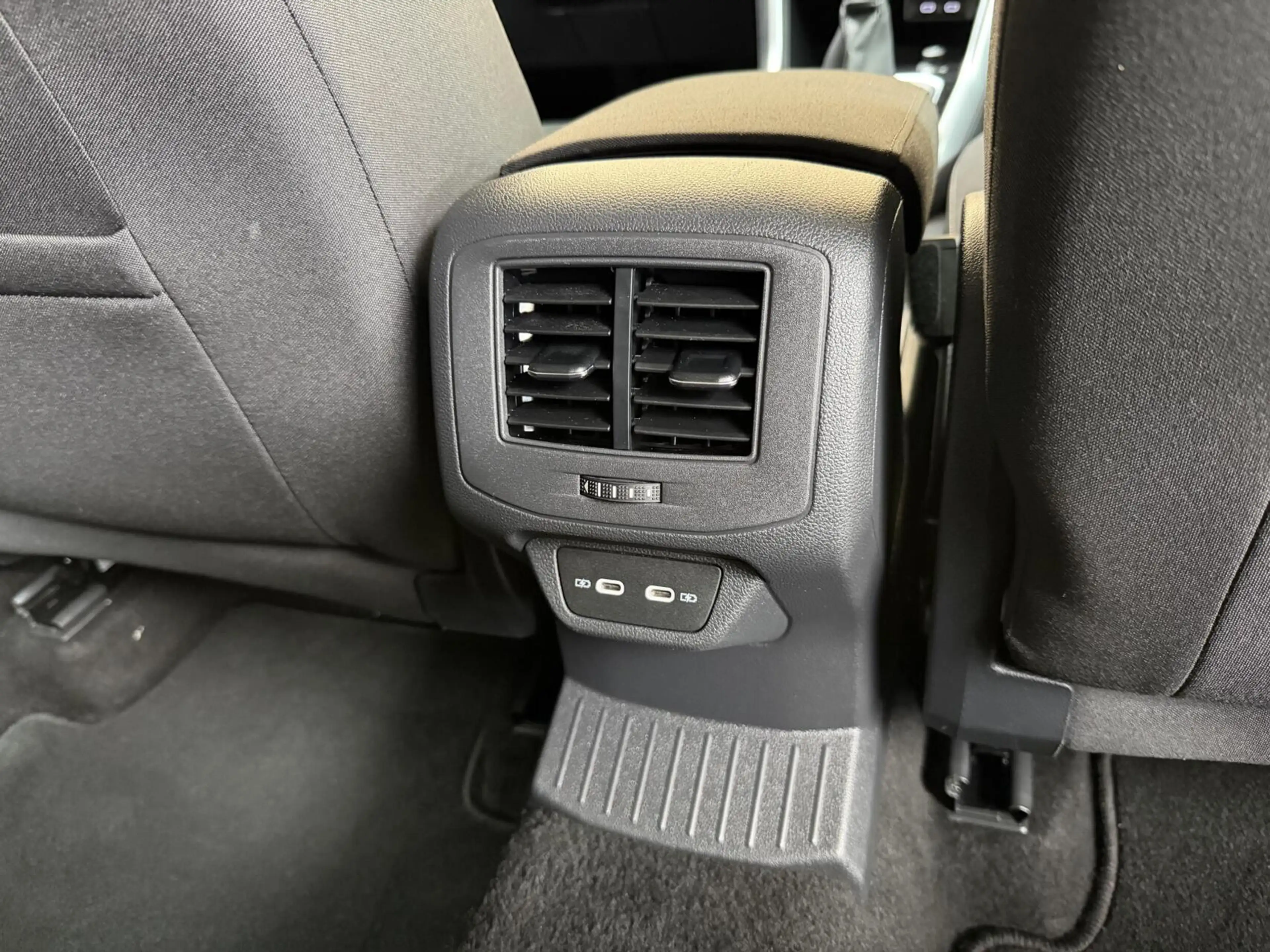Volkswagen T-Roc 1.0 TSI Life 75 Edition Apple CarPlay/Android Auto — photo 46