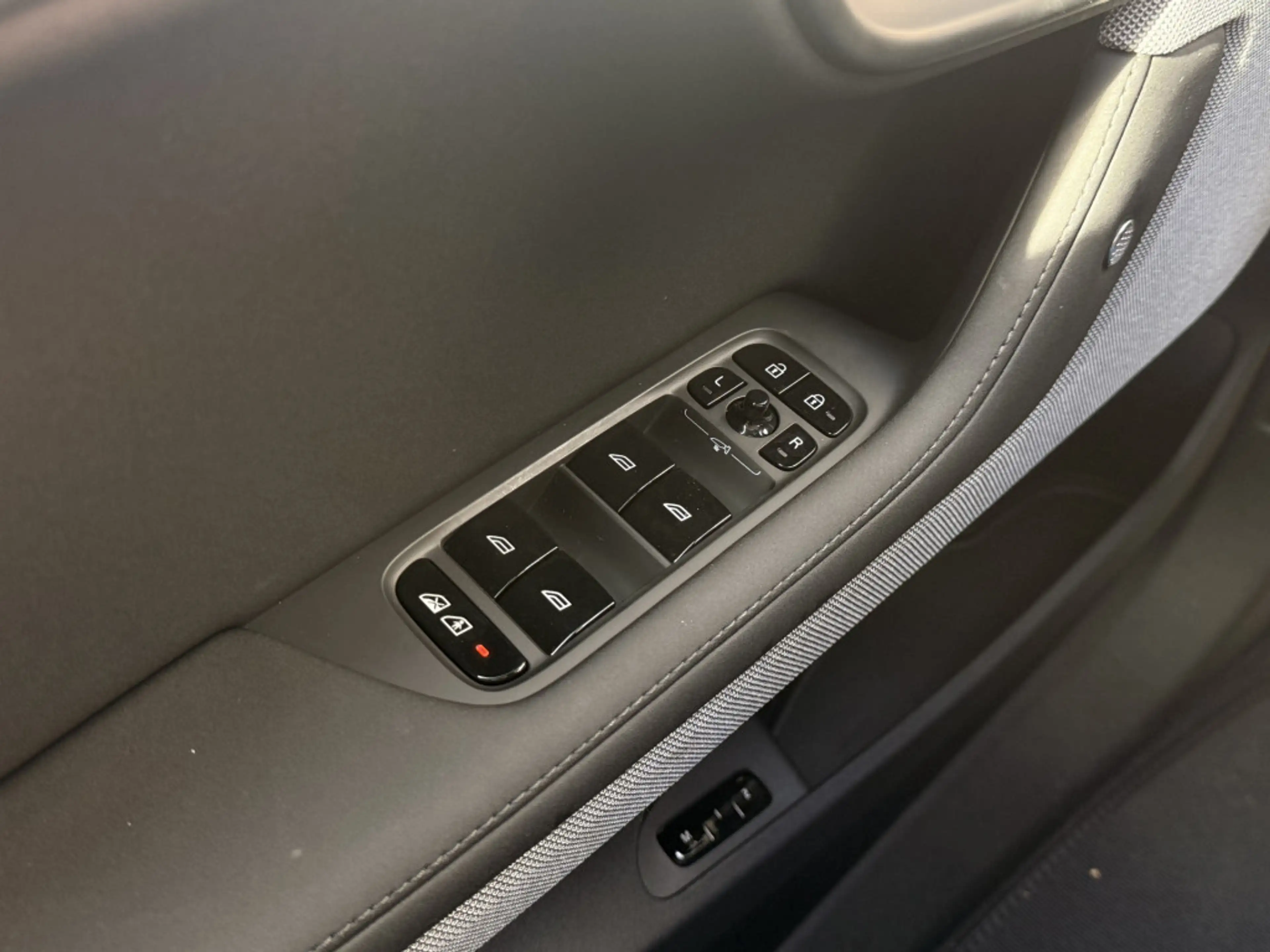 Polestar 2 Long Range Single Motor Prime 82 kWh — photo 41