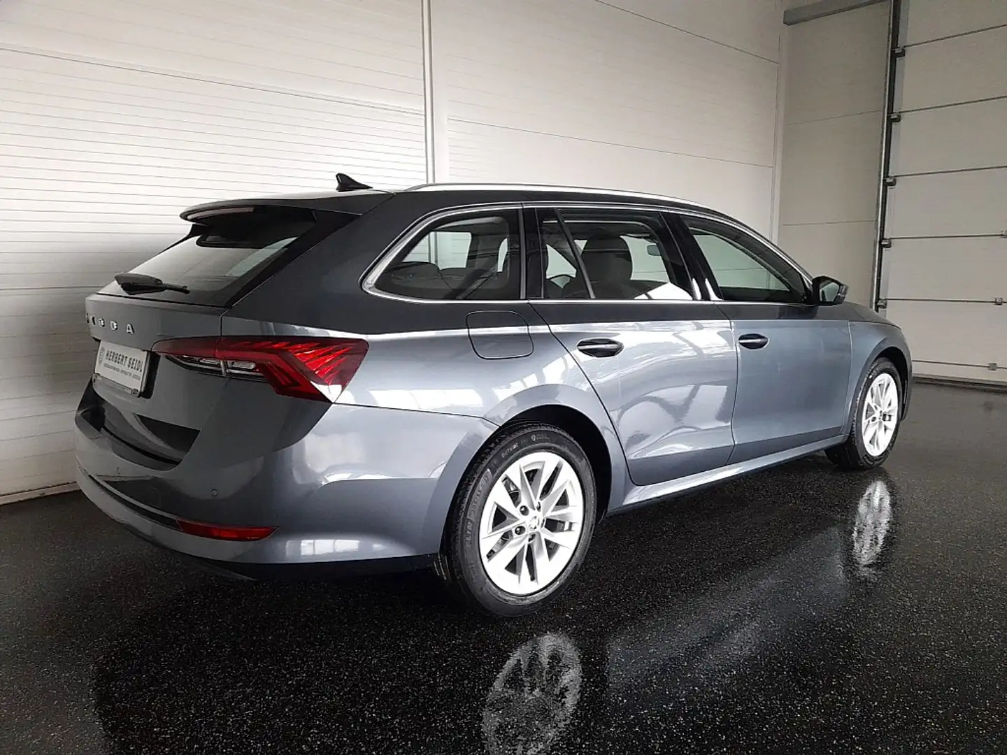 Skoda Octavia Combi FIRST ED 2,0 TDI DSG *STANDHZG / LED & DY... Grau - 2