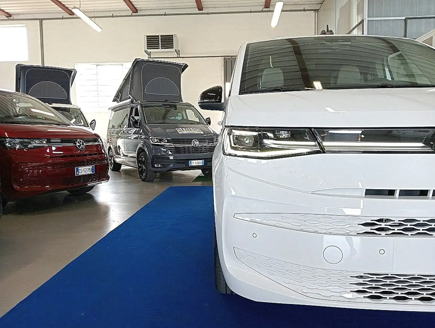 Volkswagen T7 Multivan LIFE 4MOTION 4X4 TETTO GANCIO MATRIX 18" VIS A VIS Білий - 2