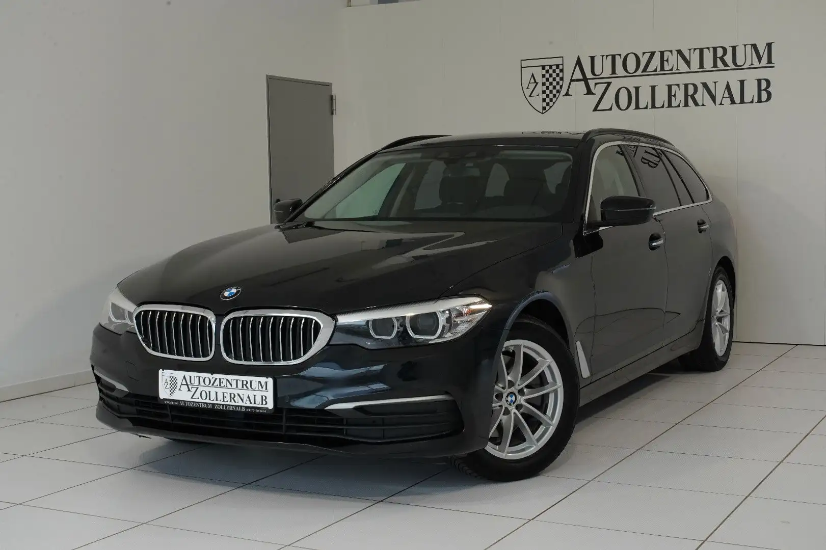BMW 520 d Touring Autom. *DISPLAY-KEY*STDHZG*LED*AHK* Fekete - 1