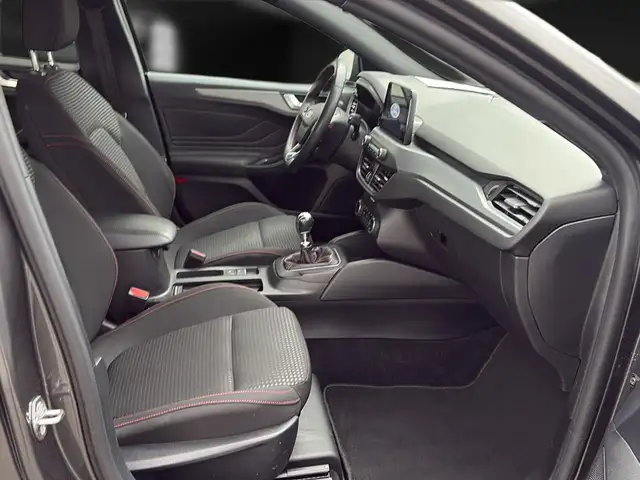 Ford Focus view 14