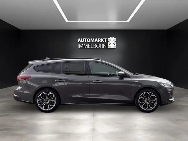 Ford Focus view 11