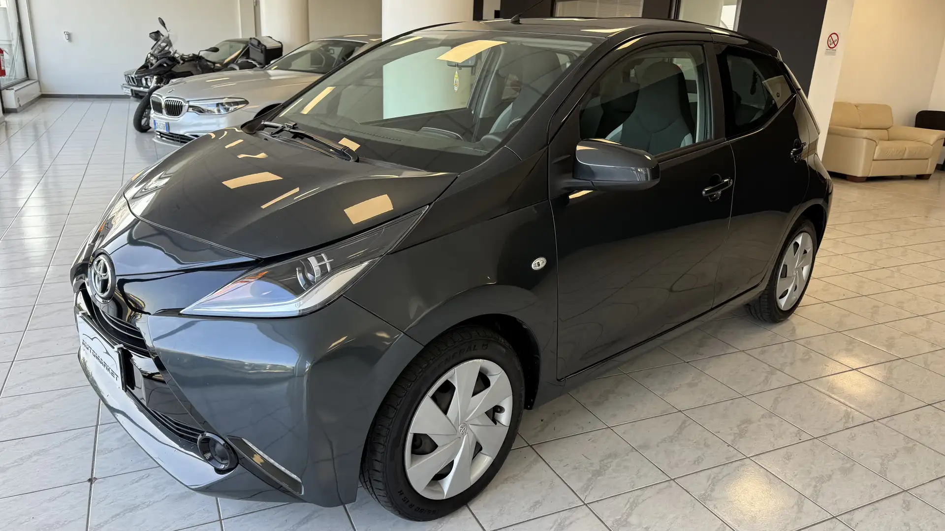 Toyota Aygo Aygo 5p 1.0 x-business Grigio - 1