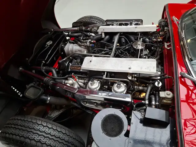 Jaguar E-Type view 14