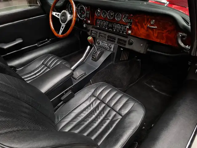 Jaguar E-Type view 9