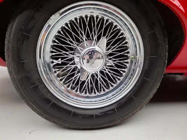 Jaguar E-Type view 7