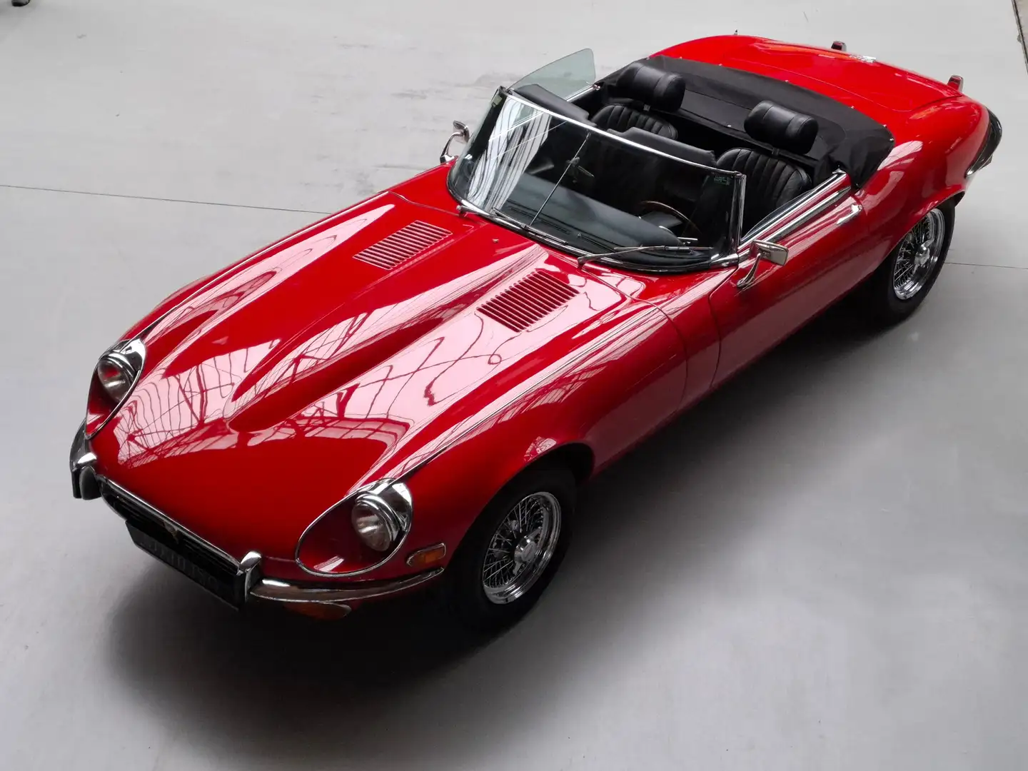 Jaguar E-Type V12 Rot - 1