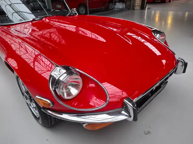 Jaguar E-Type view 4