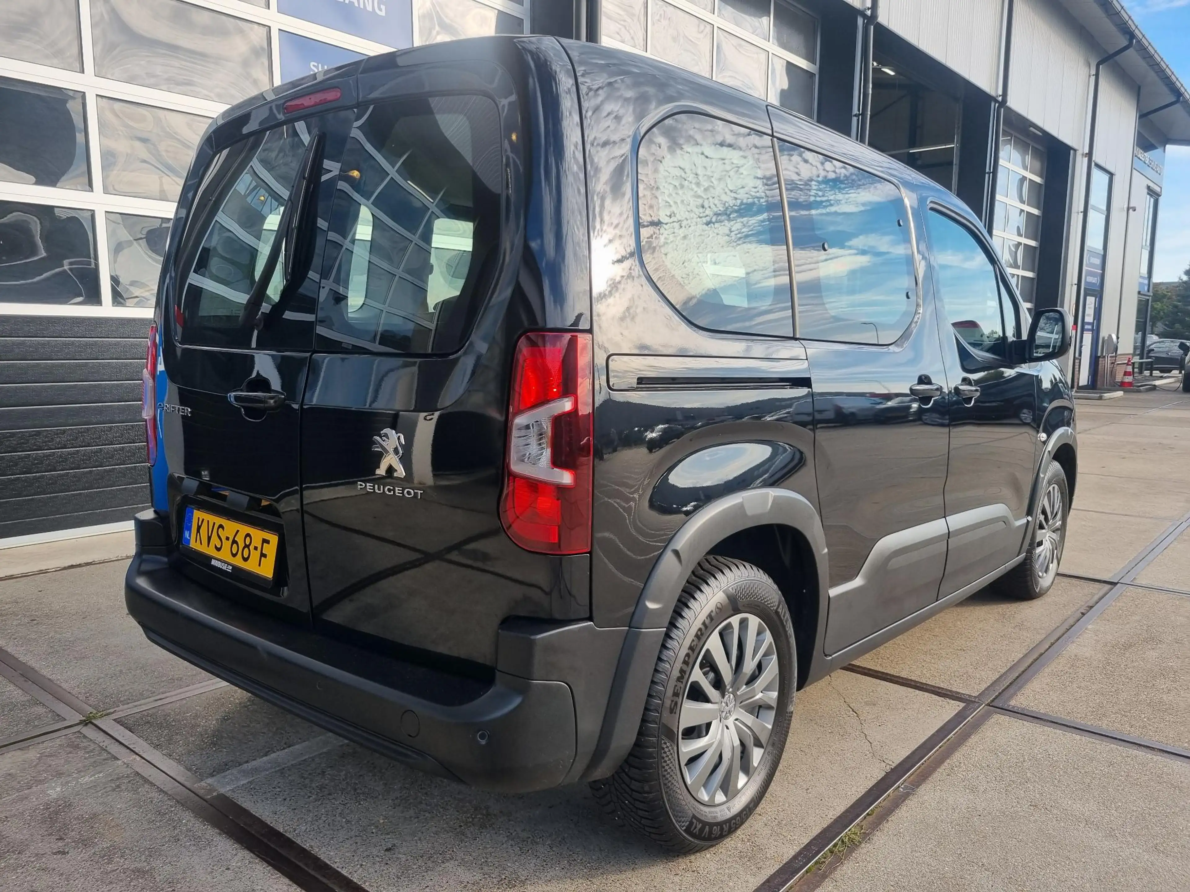 Peugeot e-Rifter EV Active Pack 50 kWh NAVI / ACHTERDEUREN / CRUISE — photo 4
