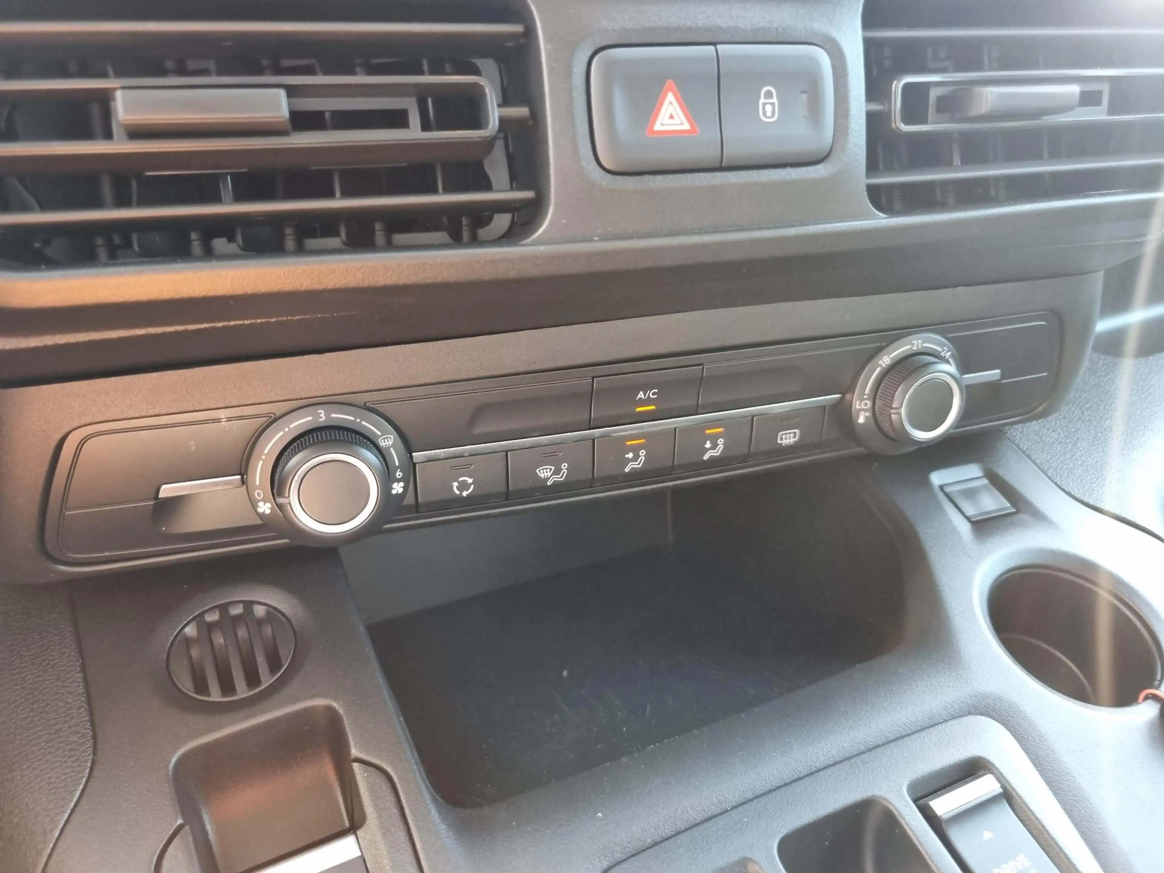 Peugeot e-Rifter EV Active Pack 50 kWh NAVI / ACHTERDEUREN / CRUISE — photo 8