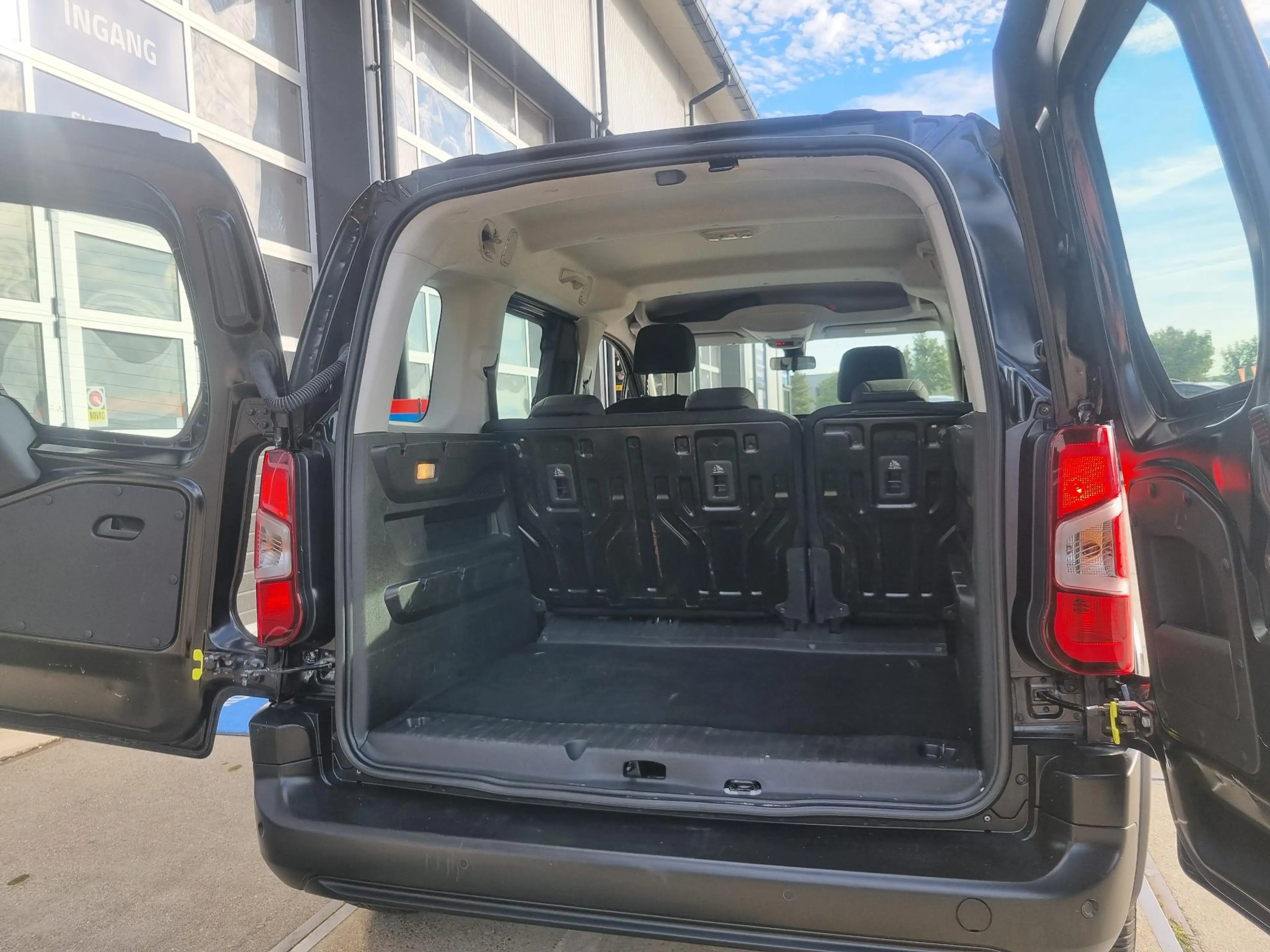 Peugeot e-Rifter EV Active Pack 50 kWh NAVI / ACHTERDEUREN / CRUISE — photo 17