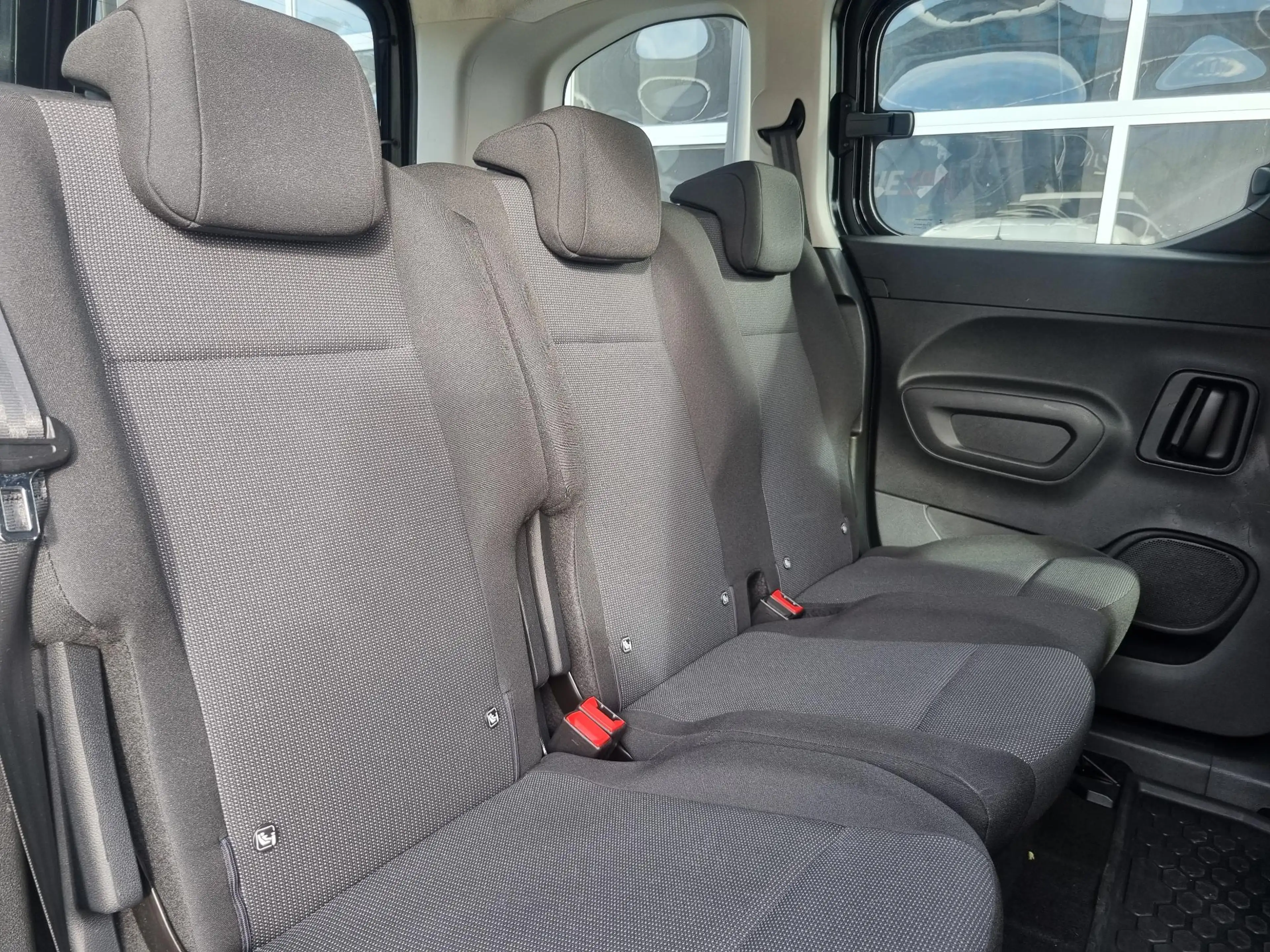 Peugeot e-Rifter EV Active Pack 50 kWh NAVI / ACHTERDEUREN / CRUISE — photo 16