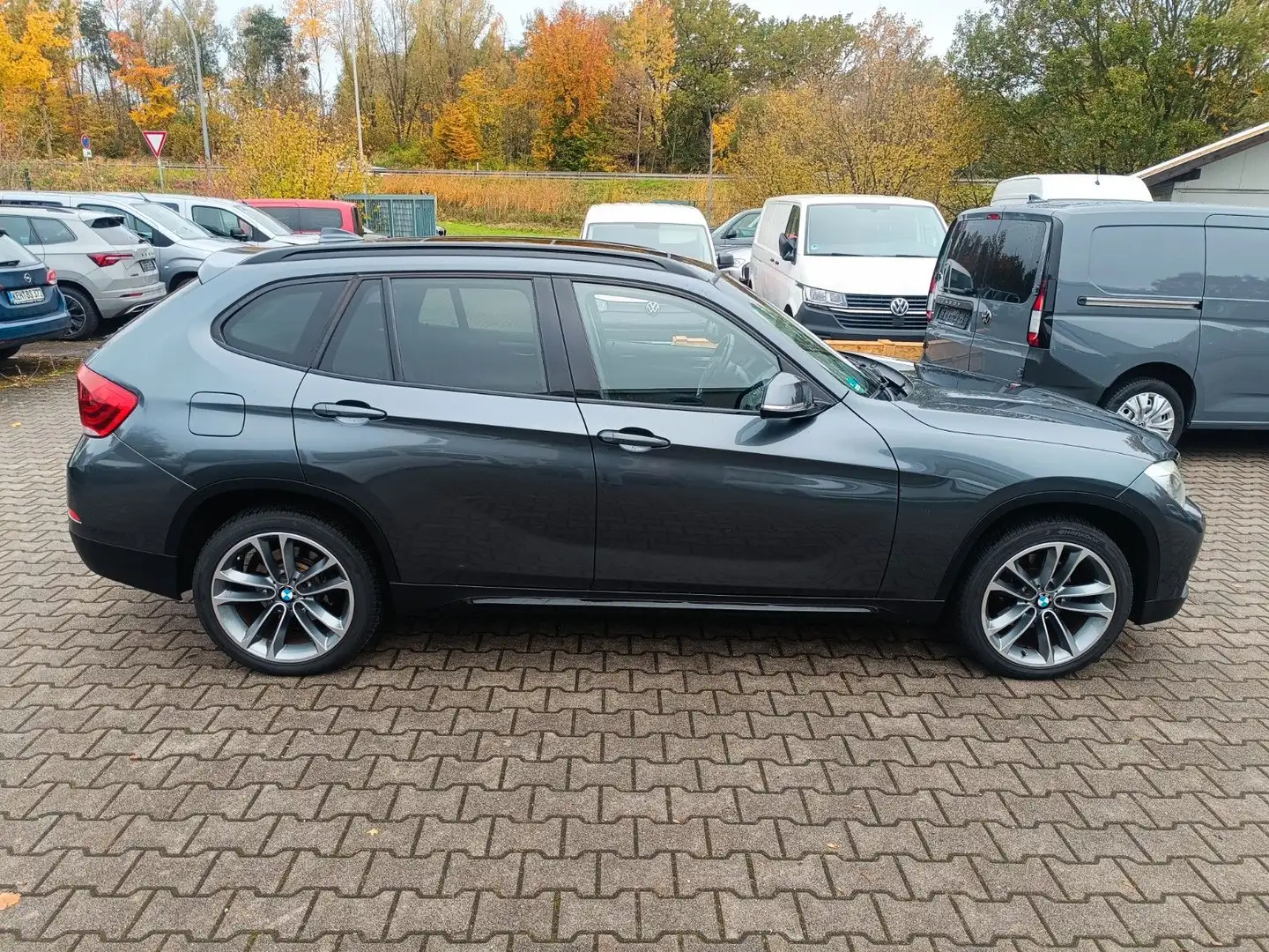 BMW X1 20 i xDrive Steptronic Sport Line Grau - 2