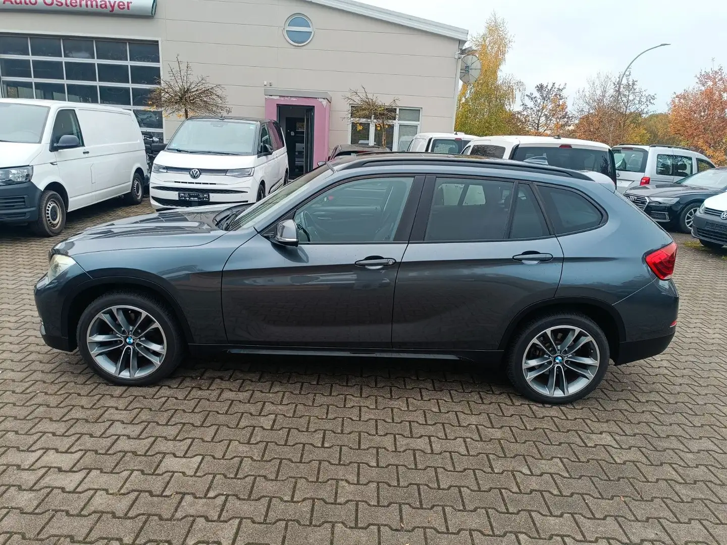 BMW X1 20 i xDrive Steptronic Sport Line Grau - 1