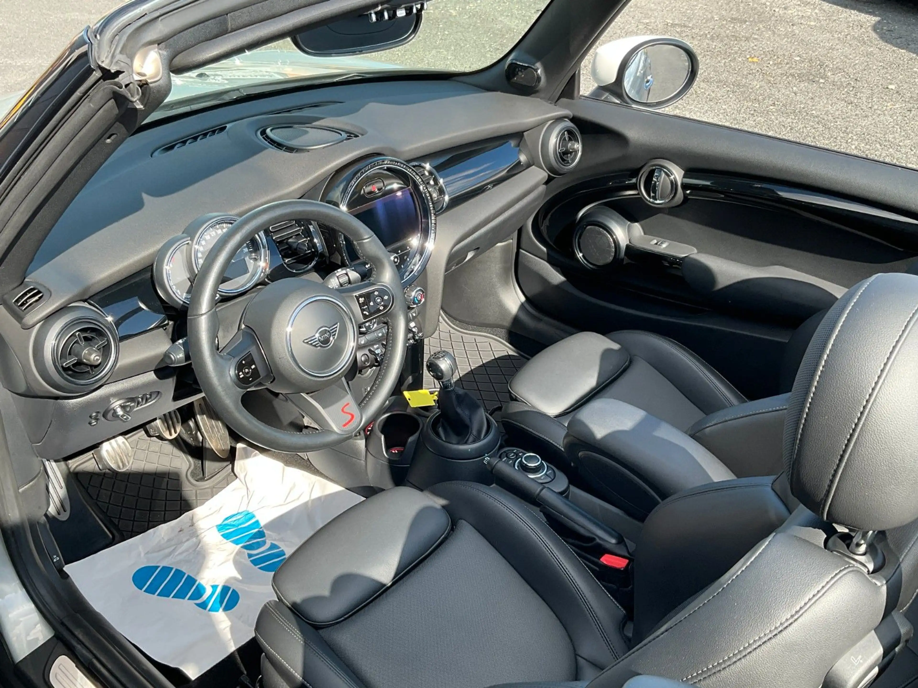 MINI Cooper S Cabrio COOPER S CABRIO Classic Trim - Harman Kardon — photo 15