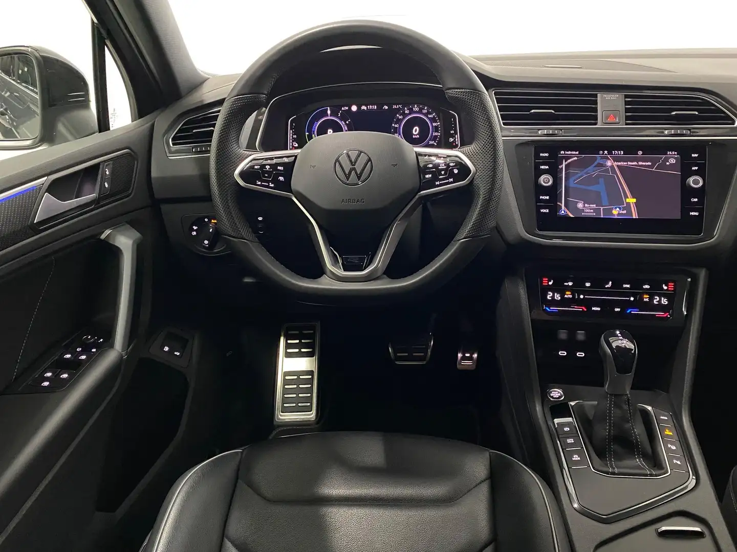 Volkswagen Tiguan 1.4 TSI eHybrid R-Line Business+ ACC Camera 20inch Zwart - 2