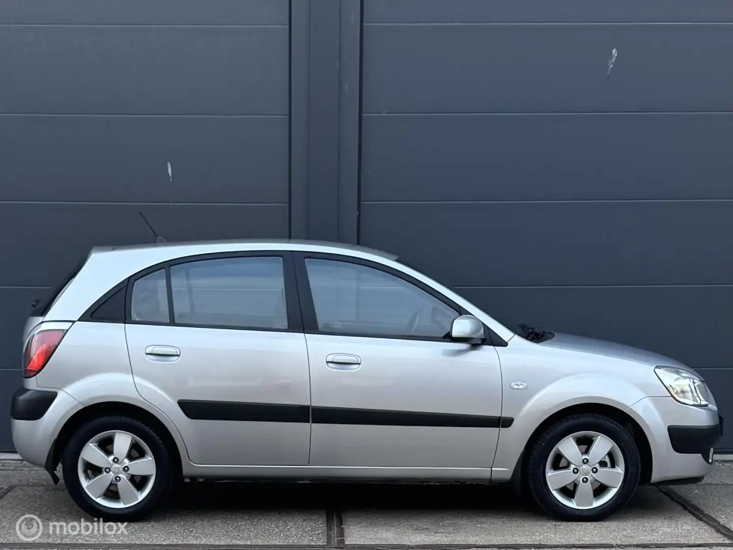 Kia Rio 1.4 X 5 deurs - AIRCO - LM VELGEN - EL. RAMEN - CP Grijs - 2