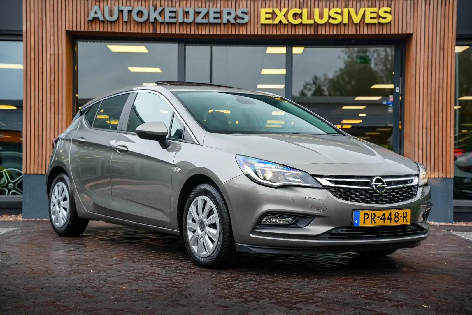 Opel Astra 1.0 Online Edition Navigatie Camera Clima Cruise Grau - 1