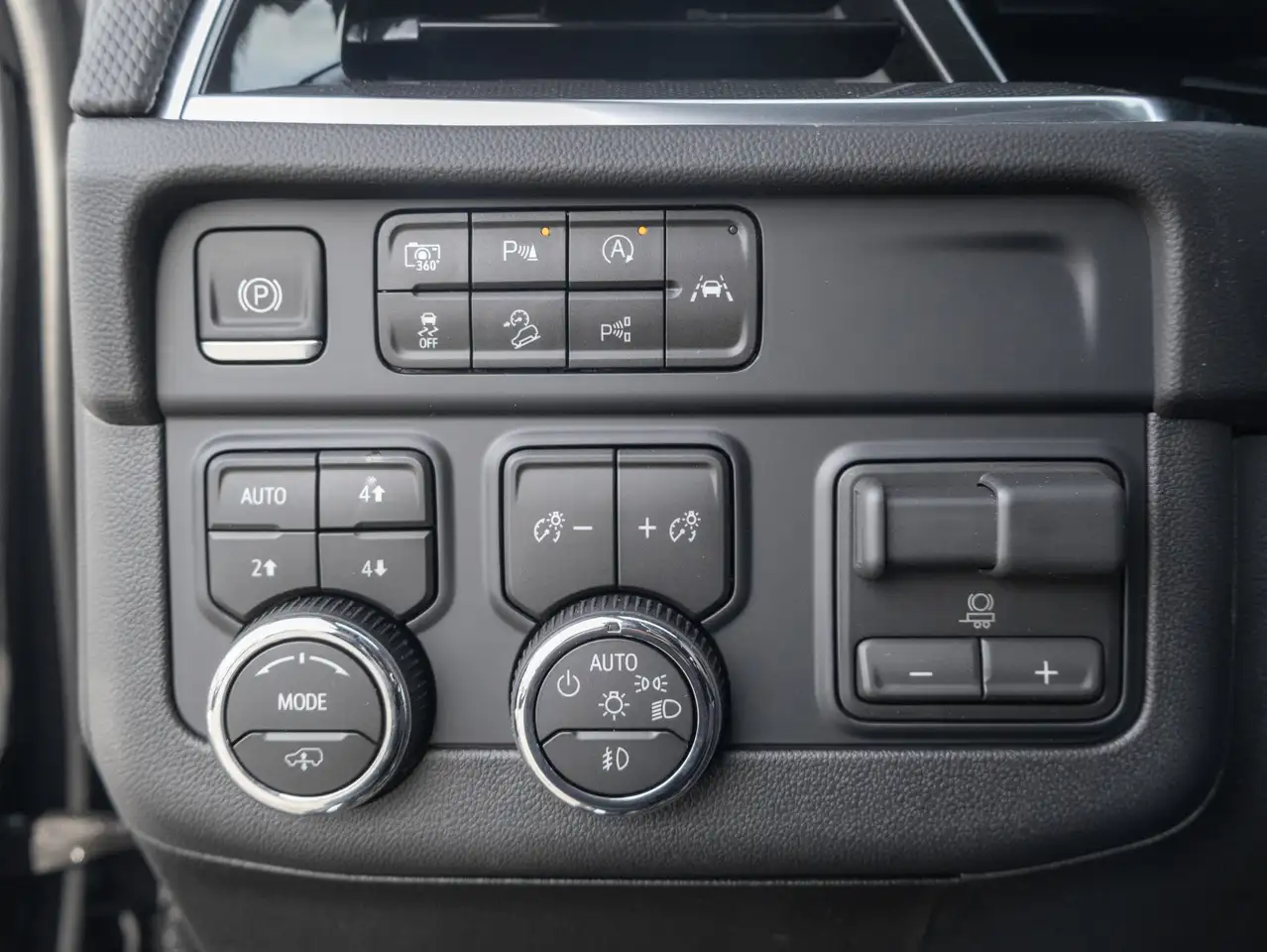 Chevrolet Suburban снимка Chevrolet Suburban