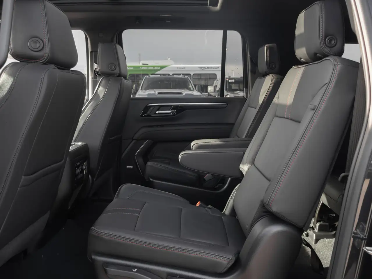 Chevrolet Suburban снимка Chevrolet Suburban