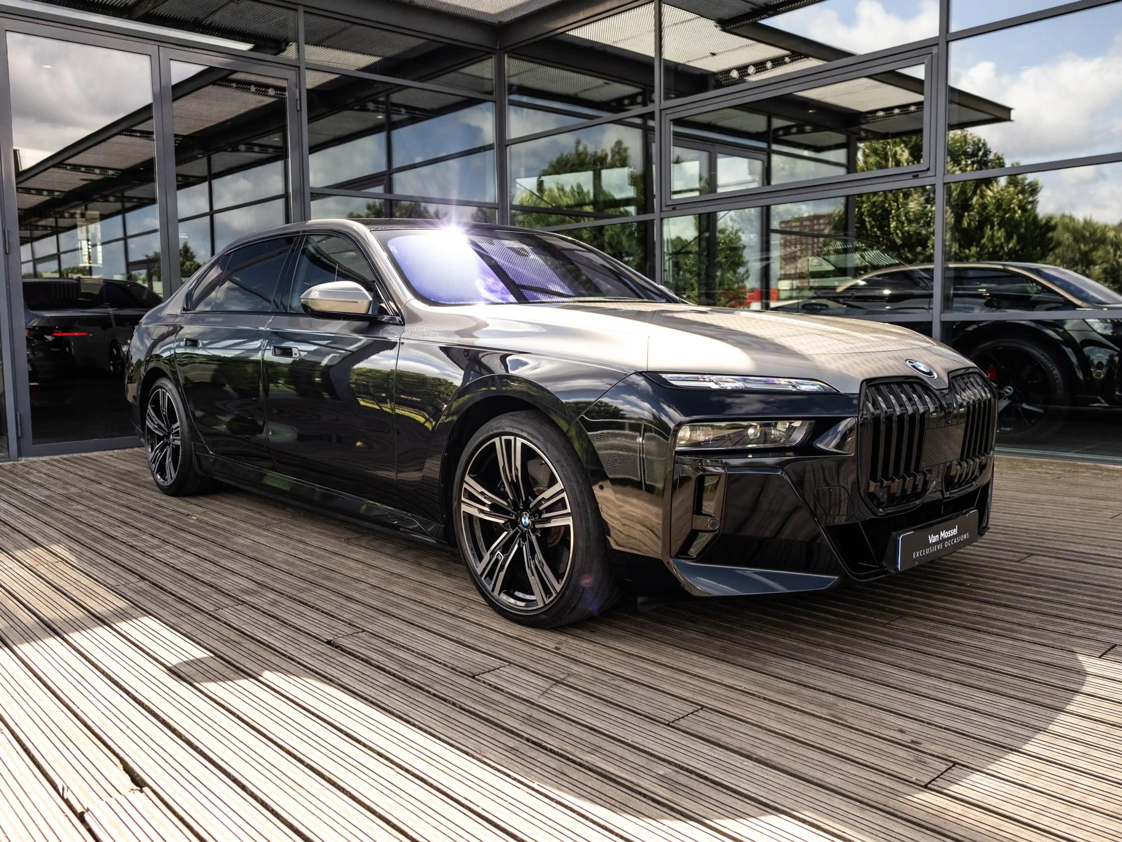 BMW i7 xDrive60 106 kWh | VERWACHT | BMW INDIVIDUAL TWO T — photo 3
