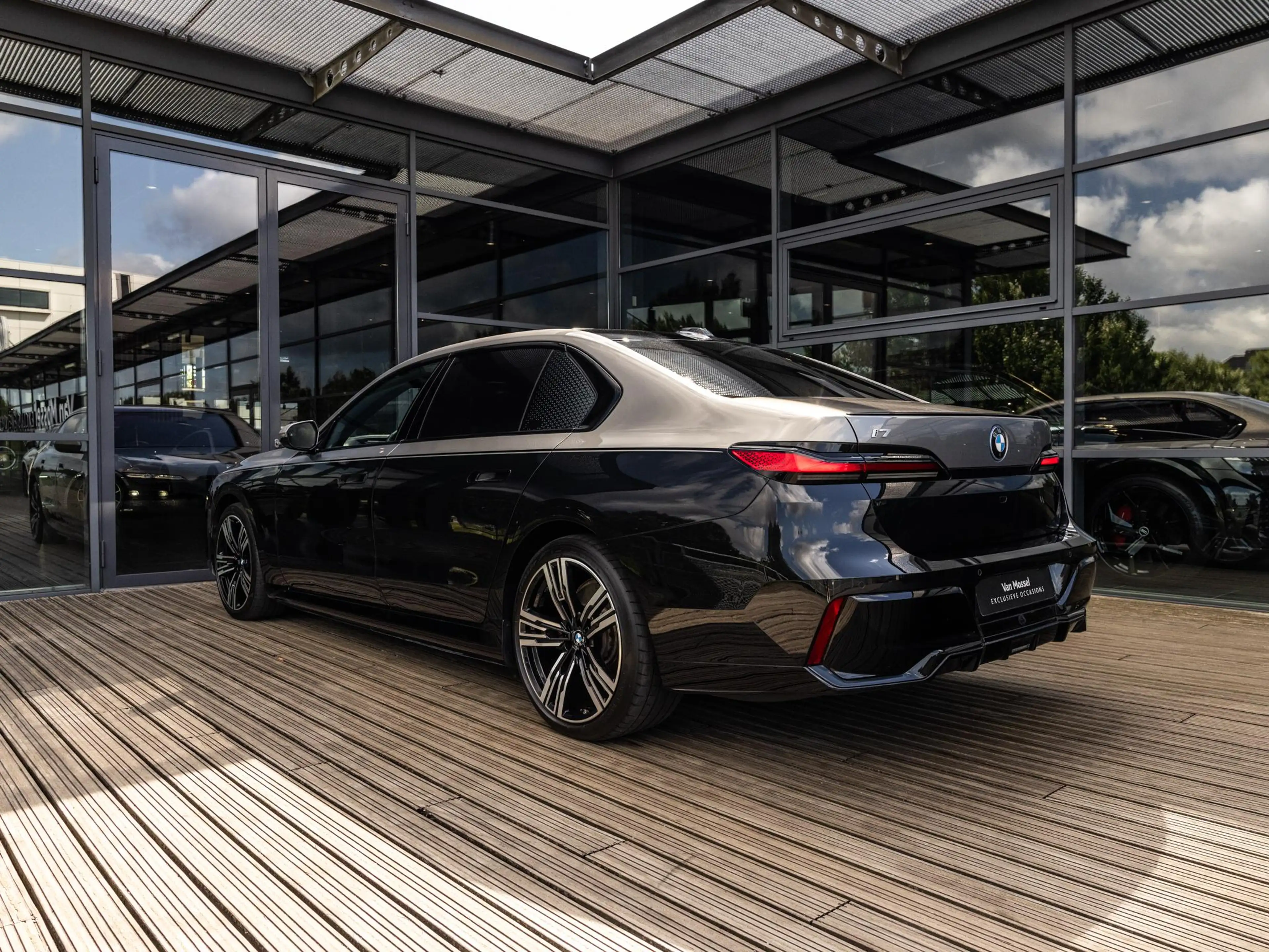 BMW i7 xDrive60 106 kWh | VERWACHT | BMW INDIVIDUAL TWO T — photo 11