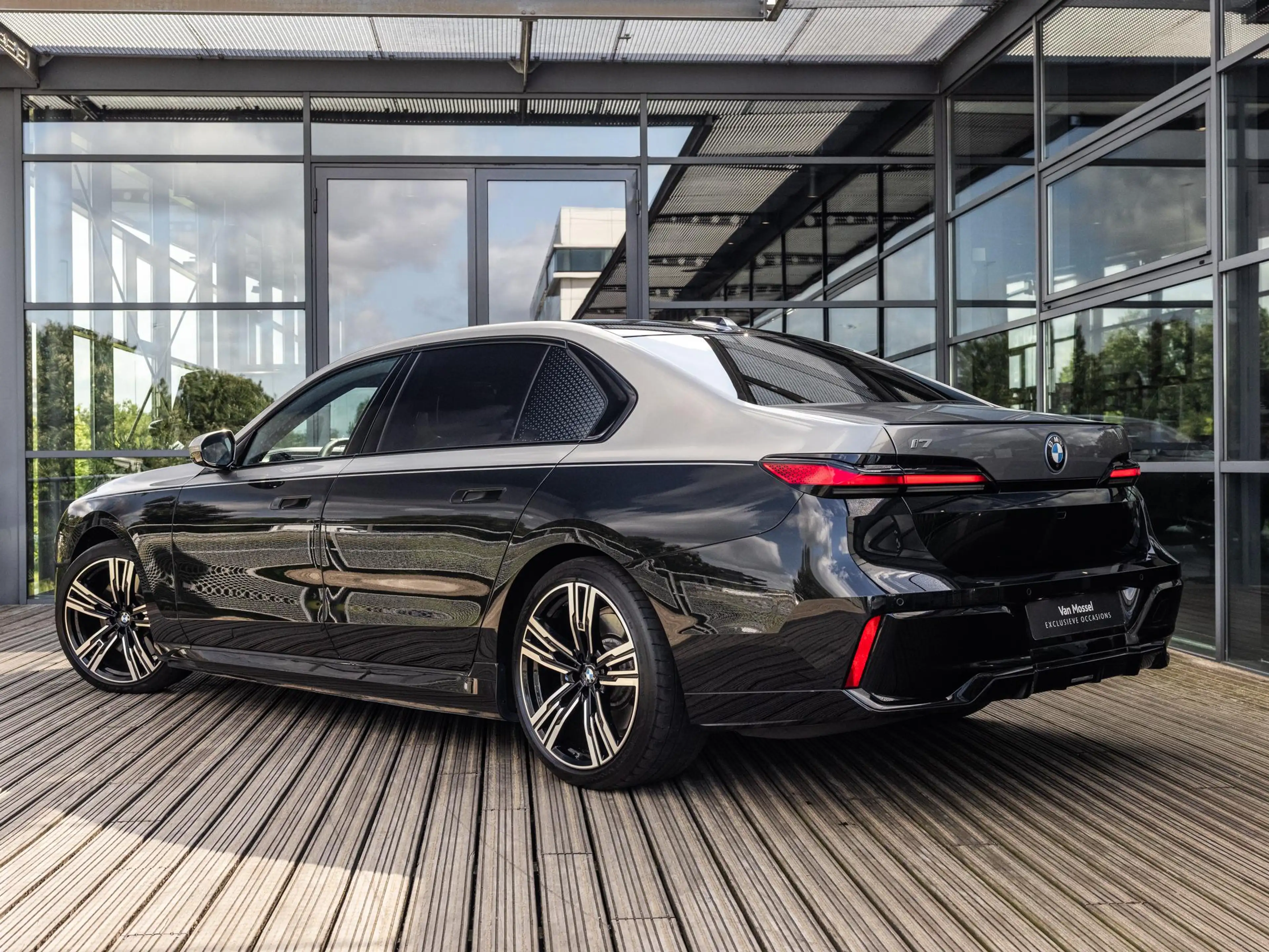 BMW i7 xDrive60 106 kWh | VERWACHT | BMW INDIVIDUAL TWO T — photo 4